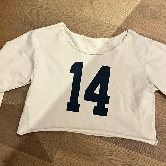 BRANDY MELVILLE CREWNECK - Picture 2 of 9